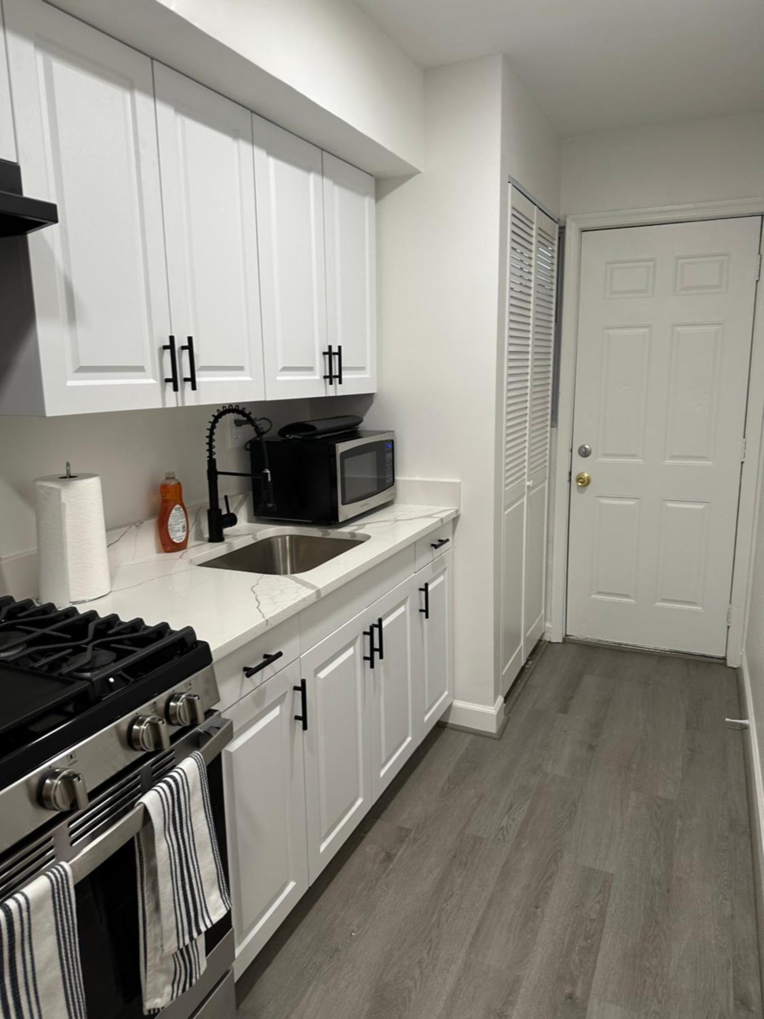 Access Apartment *